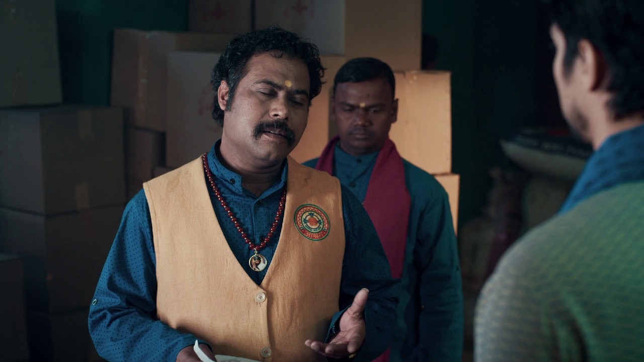 Aashram - S01E08 Hindi - Shuddhi Karan WEB-DL 1080p x264 AVC AAC 2ch.mkv.0003